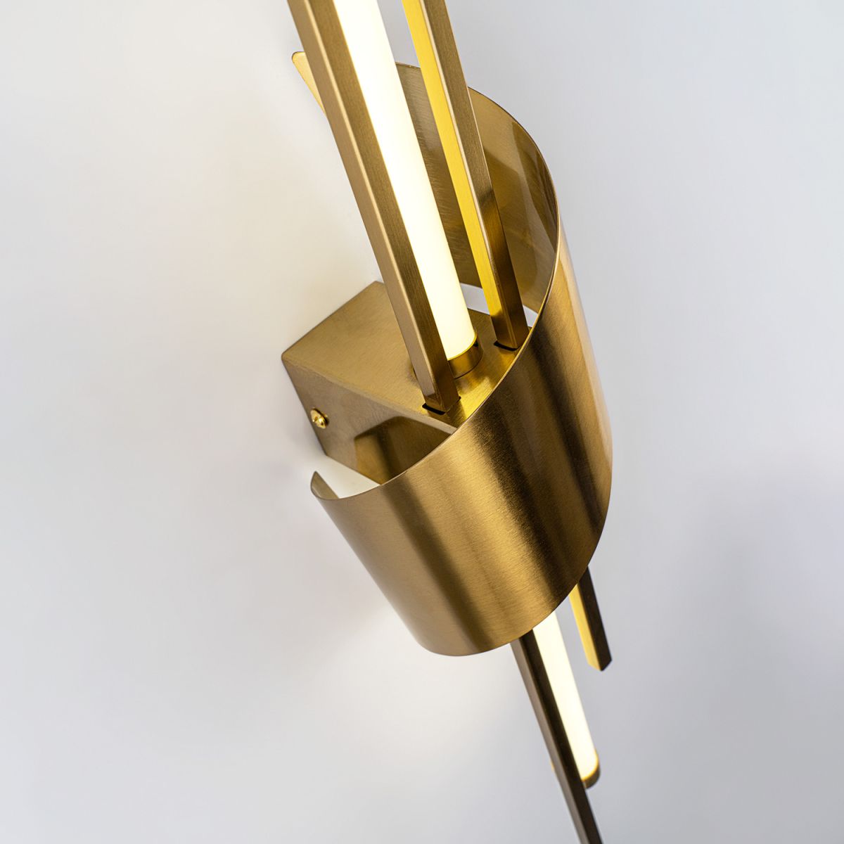 Настенный светильник Modelux ML.729.590 BS