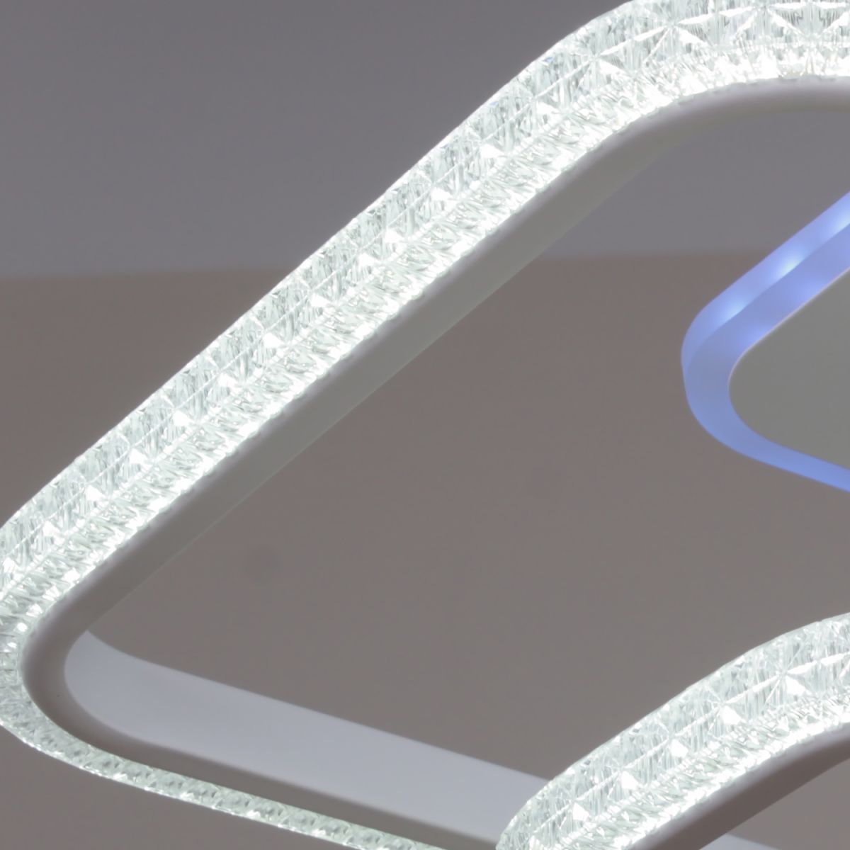 Потолочная люстра Reluce 06336-0.3-03 WH (RGB)