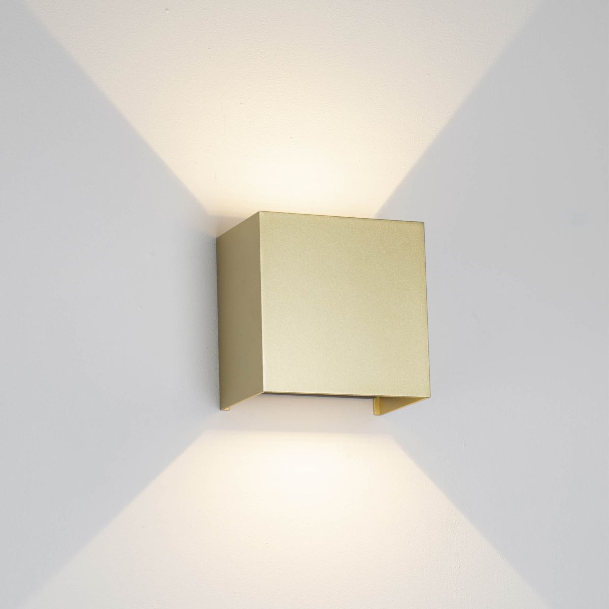 Настенный светильник Mantra Davos 9228