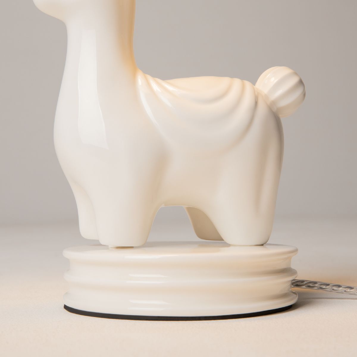 Настольная лампа Maytoni Senor alpaca MOD377TL-L5W3K