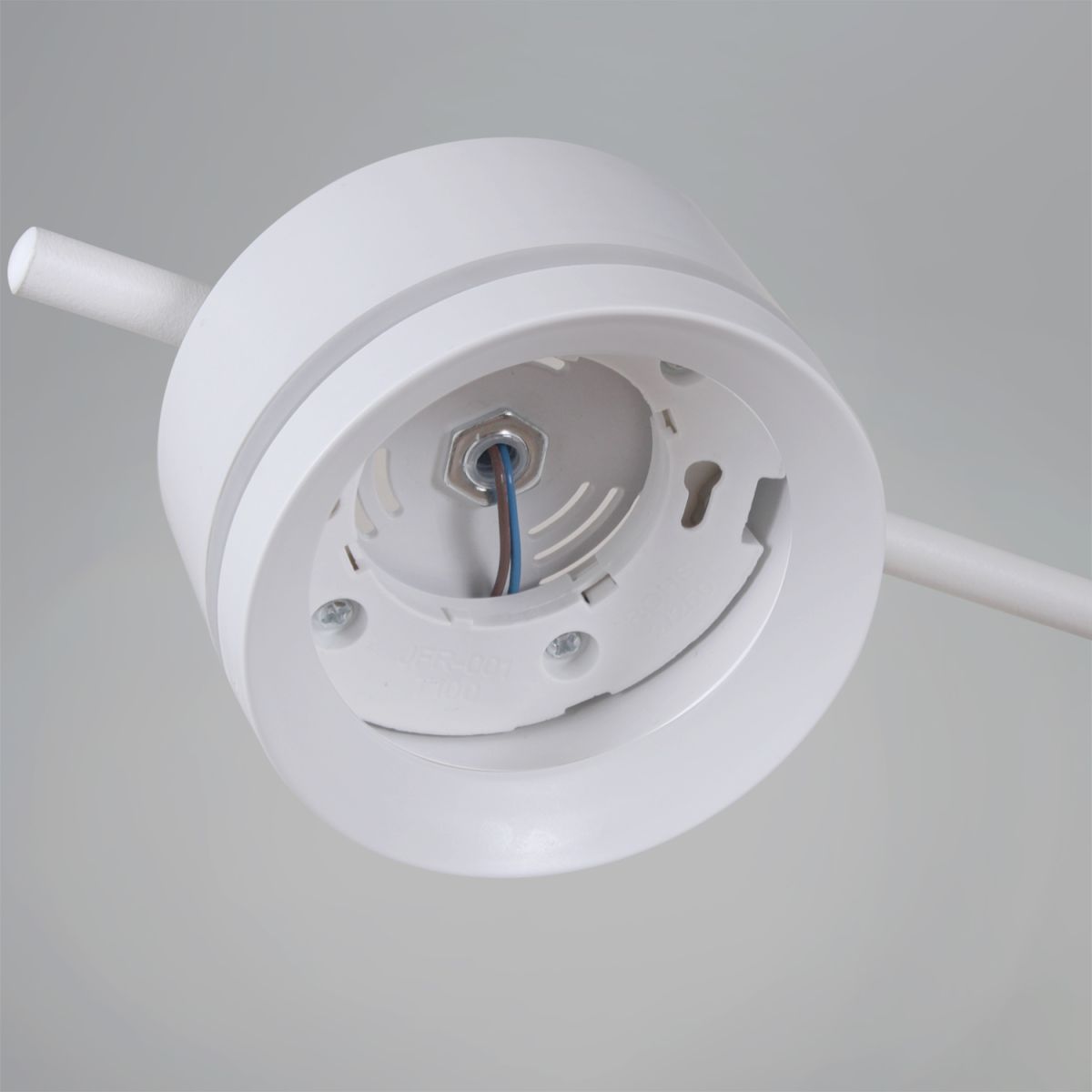 Потолочная люстра Reluce 10590-0.3-06 White