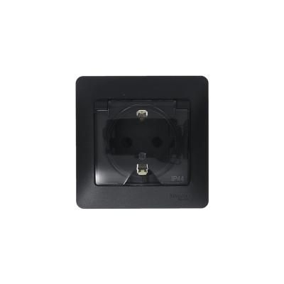Розетка с/з со шторками с крышкой, 16А, IP44 (в сборе) Systeme Electric Glossa Антрацит GSL000748