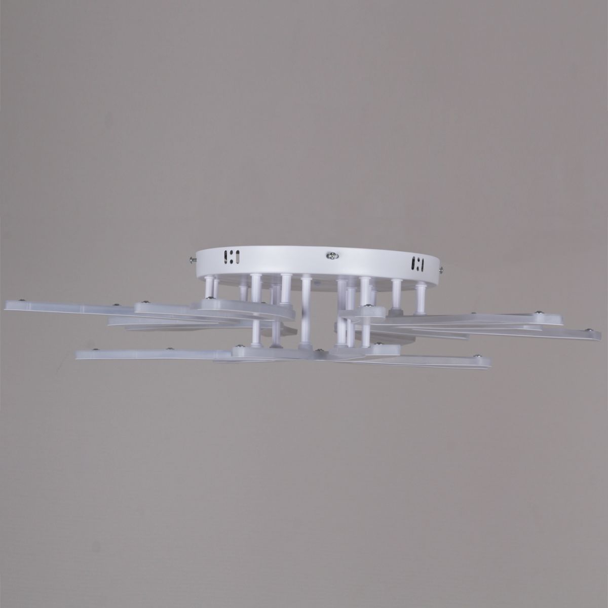 Потолочная люстра Reluce 59090-0.3-6+3 WH