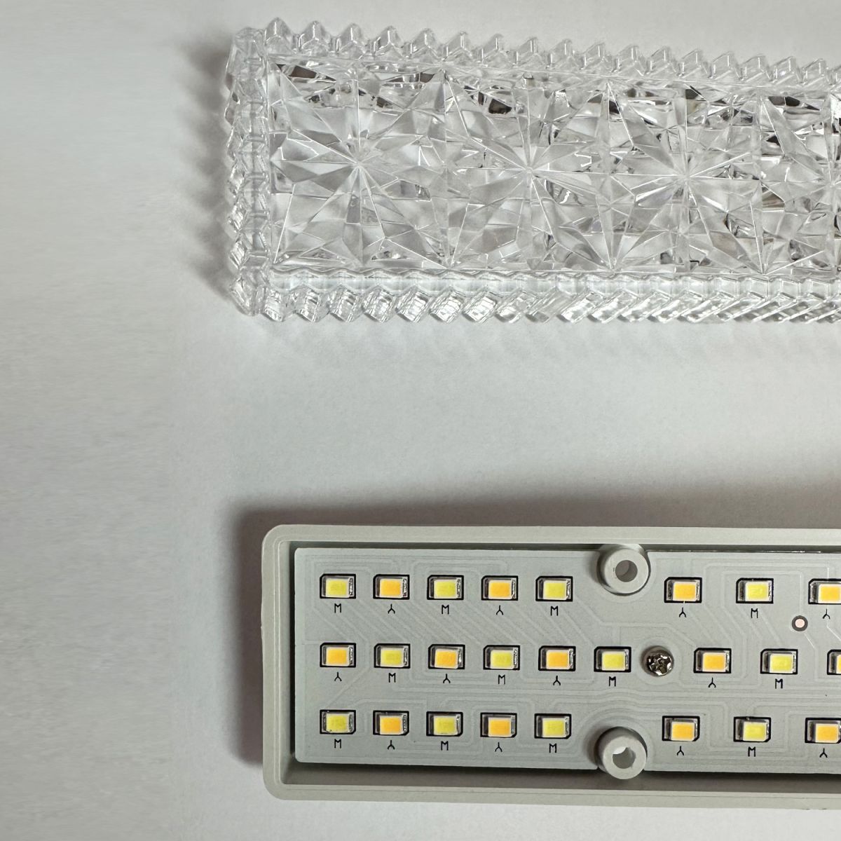 Потолочная люстра Reluce 64430-0.3-04C WH