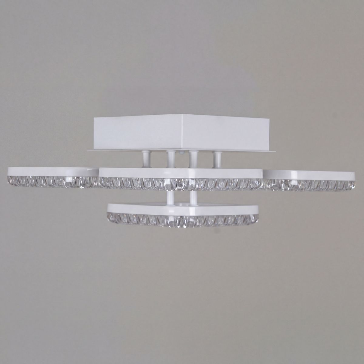 Потолочная люстра Reluce 09848-0.3-4+1A WH